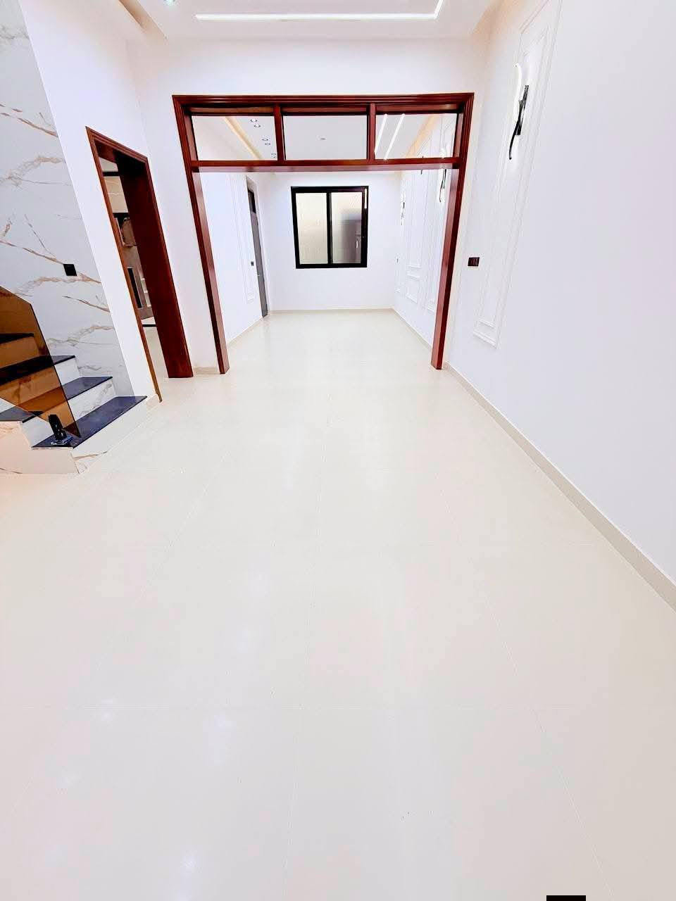 دار للبيع 150 متر حي العدالة شارع 10 منطقة الاساتذة بناء زيرو طابقين 
يحتوي على 4 غرف نوم وصالتين ومطبخ حار وبارد واستقبال ومنور عدد 2 مع شلالات وحدائق داخليه الغرف نظام سويتات واجهة بورسلين ارضيه مرمر السقوف جمس بورد كهرباء بوري ارضيه رفت 

__العنوان المكتب /النجف الاشرف _حي العدالة _شارع المستوصف 
 
نستقبل جميع العروض التجارية في كافه احياء النجف اداره مكتب الميار للعقار 

🟨للاستفسار الاتصال على الرقم التالي او مراسلة الصفحة 
 
📞 عباس الجنابي ***********
📞عباس هاتف الشايب ***********
