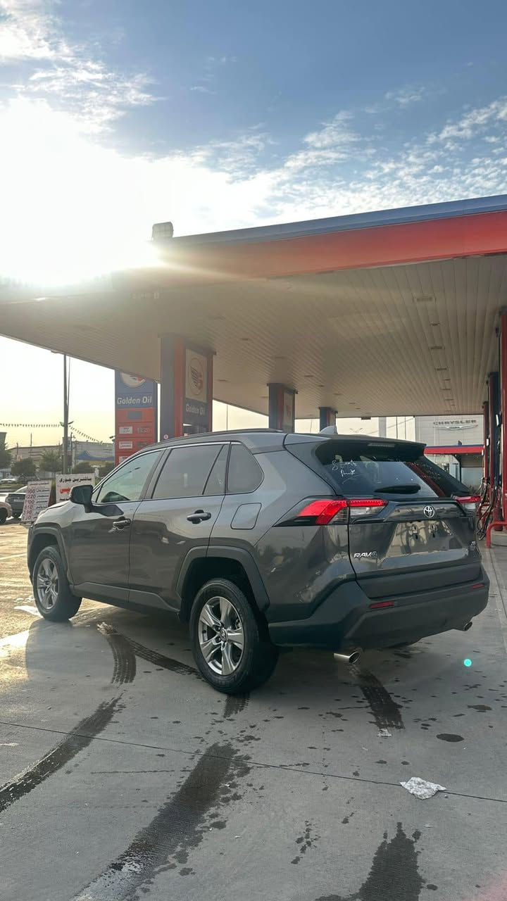 راف4 موديل 2024 فئة XLE
سعر 195
***********
***********
ضررها فقط بونيد بصمة تشغيل و كشنات  كهربائي صندوق شفط ماشية فقط 23 الف سياره محرك 4 سلندر حجم 2.5 به نزين فقط وارد امريكي كيج إلكتروني ديجيتال و جميع انظومات قياده ستيرن تحكم في كل جهات شاشه كبير و كاميرآ و تبريد قطعتين و توقف ذاتي و هيكل كامل رادار و مسار طريق و اوتو هولد و اوتو ستوب هاندبريك بصمة سياره جديده بمعني الكلمة مابيهه اي مصروف رقمها كاتي تترقم شمالي فقط تكلفة الترقيم 16 ورقة مكانها أربيل للبيع نقدا فقط 
رقم شاصي بين الصور
