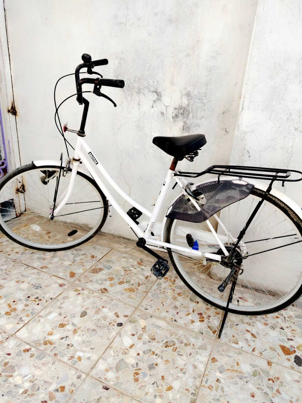 السلام عليكم
للبيع بايسكل حجم 28 بعده جديد استخدام قليل صار شهر من خذنا 
سعر البيع 100 الف قفل 
المناذره / حي الزهراء 
***********
