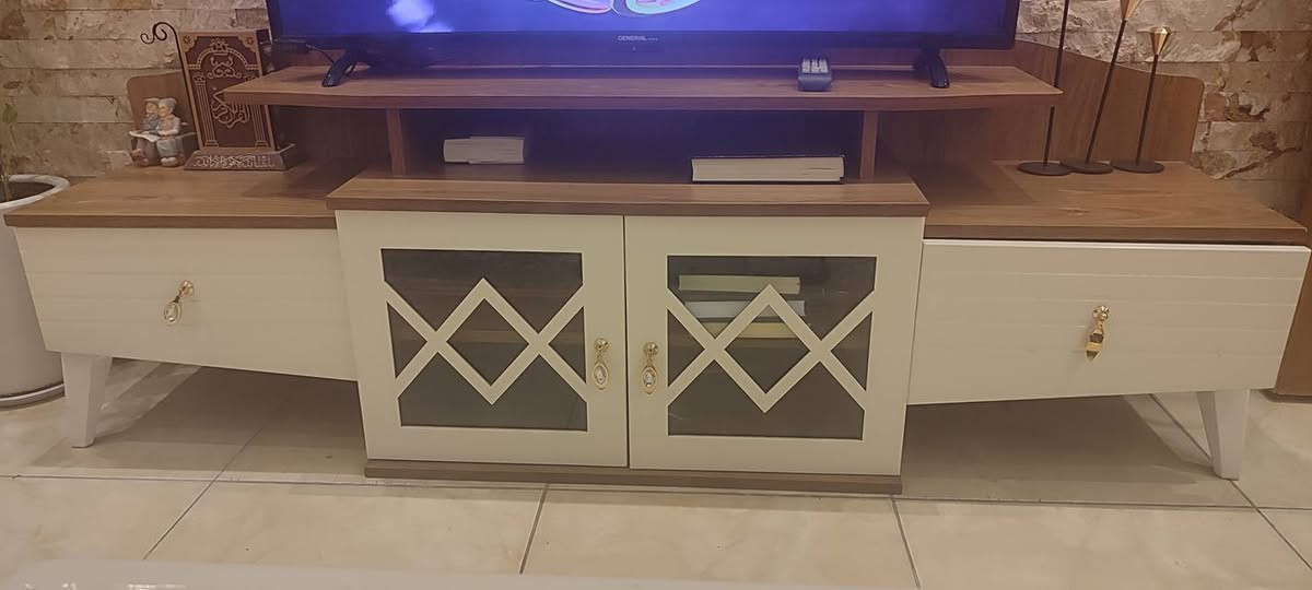 السلام عليكم تخم قنفات وميز واربع طبلات وميز بلازمه كلهن بيعه وحده مكانهه بغداد الكرخ للاستفسار الاتصال واتساب حصراً ***********
***********
