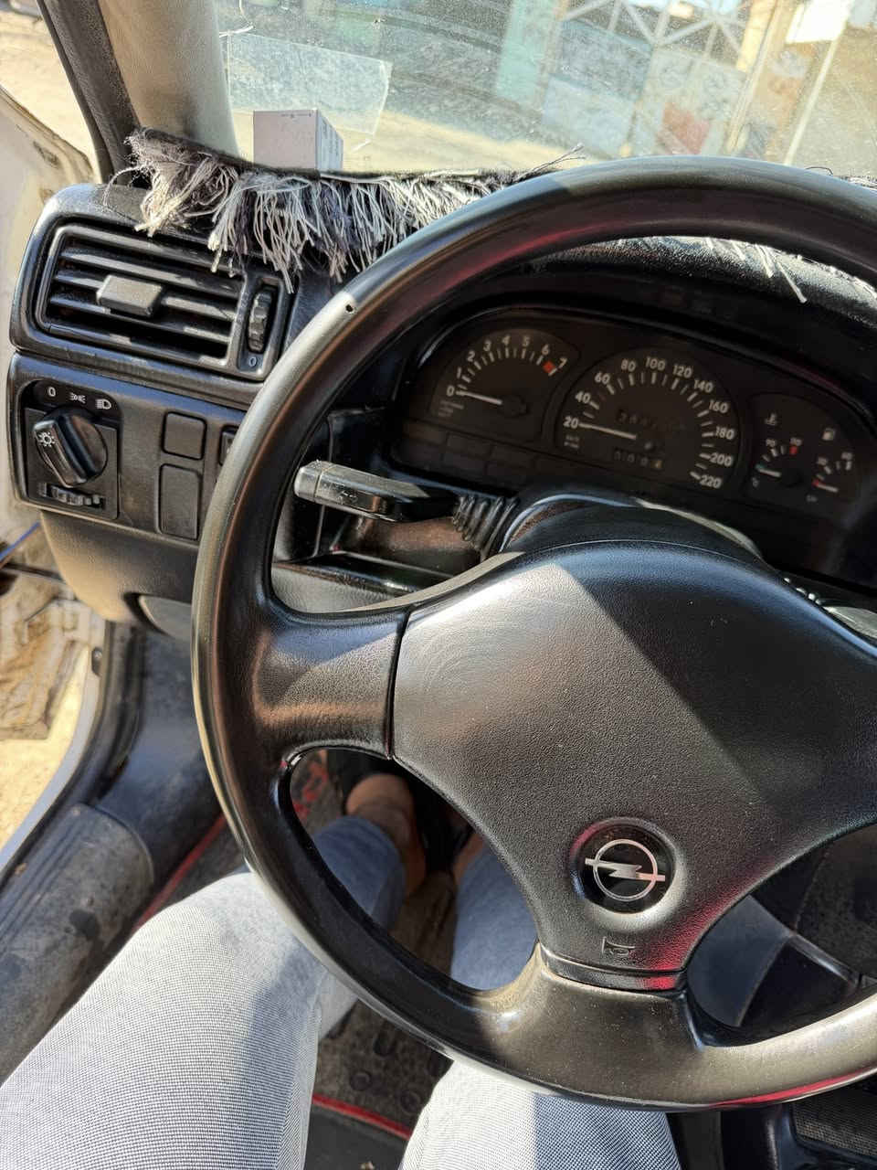 سيارة اوبل موديل  93 اللون ابيض محرك جديد كير نضيف وشرط نشاط فول  تجي تفحص وتشغل وتشوفها بعينك  للاستفسار الاتصال برقم ***********
