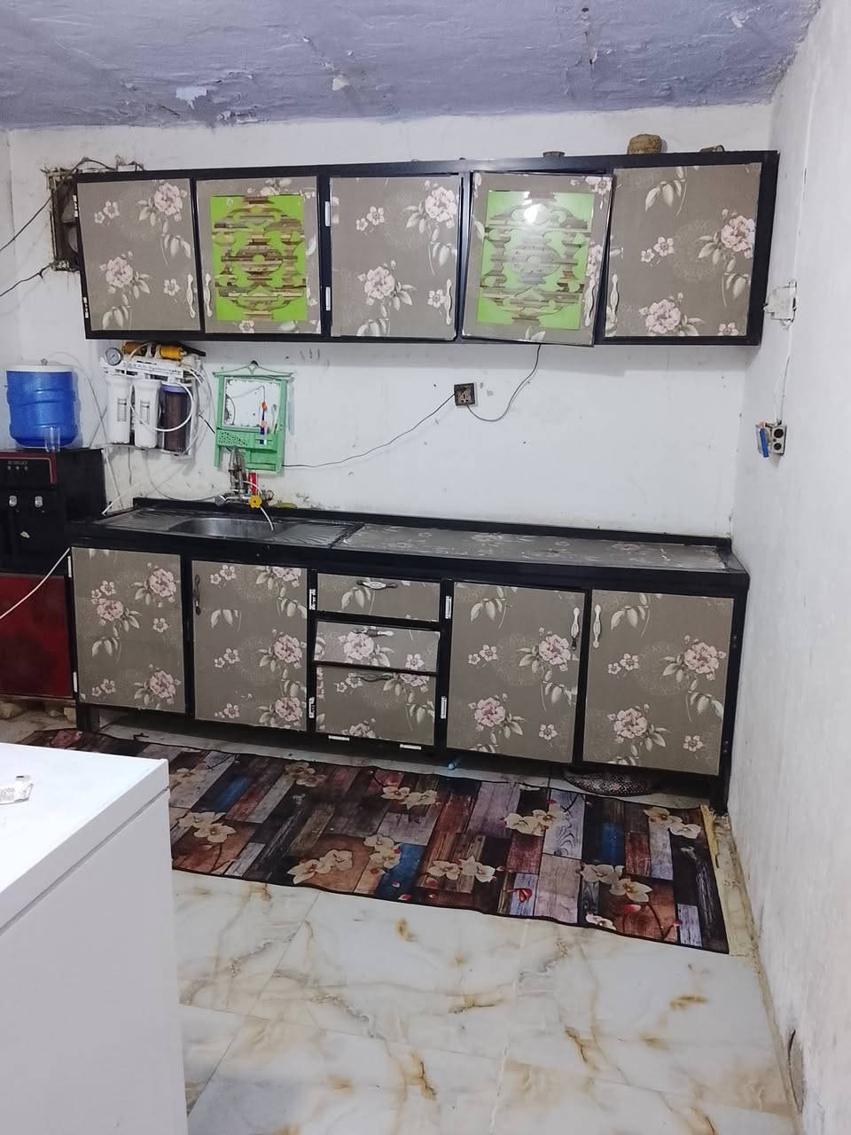 *🏡  بيت ركن للبيع بالشامية 🏡*
*الموقع*: قضاء الشامية - حي العسكري الغربي،(الرغيلة)  قرب المدارس الجديدة.  
*المميز*: البيت ركن على 3 شوارع، 

*التفاصيل:*
- *المساحة*: 200 متر.. طابو صرف  + فضلة مستلم وصل رسمي من البلدية
- *رقم العرصة*: 16/216 
- *البناء*: مكون من مشتملين المشتمل الثاني يحتاج ترميم اما الضاهر بالصور فقط المشتمل الاول. 
*السعر: 50 مليون دينار عراقي*  
*قابل للتفاوض بالمعقول * 💵

*للتواصل والاستفسار والمعاينة الإتصال على الرقم *: 
📞 ***********
