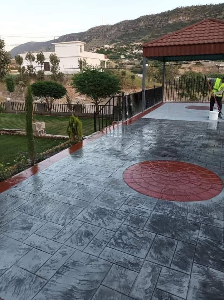 السلام عليكم...نعمل ديكورات ارضيه والصب العادي في كل محافظات العراق يتوفر جميع الالوان والديكورات نعمل درجه اولى وبشرط من كراجات.. ومنتجعات.. وحدائق...وشقق سكنية... ومداخل..وارصفه..وجميع الصب..
المواد
اللون مونوتوب من شركة دي سي بي الاصلي المتعارف عليها اربيل في كل أفرع محافظات العراق للاستفسار الاتصال***********
***********
