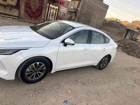 السلام عليكم للبيع سياره مكفوله كفاله عامه ماشيه 3000 الاف مكانها حي اور  السعر 19 مليون كامله دوشمه جلد وارضيات حوضيه وبرامج كلها كامله الاستفسار الاتصال ***********
