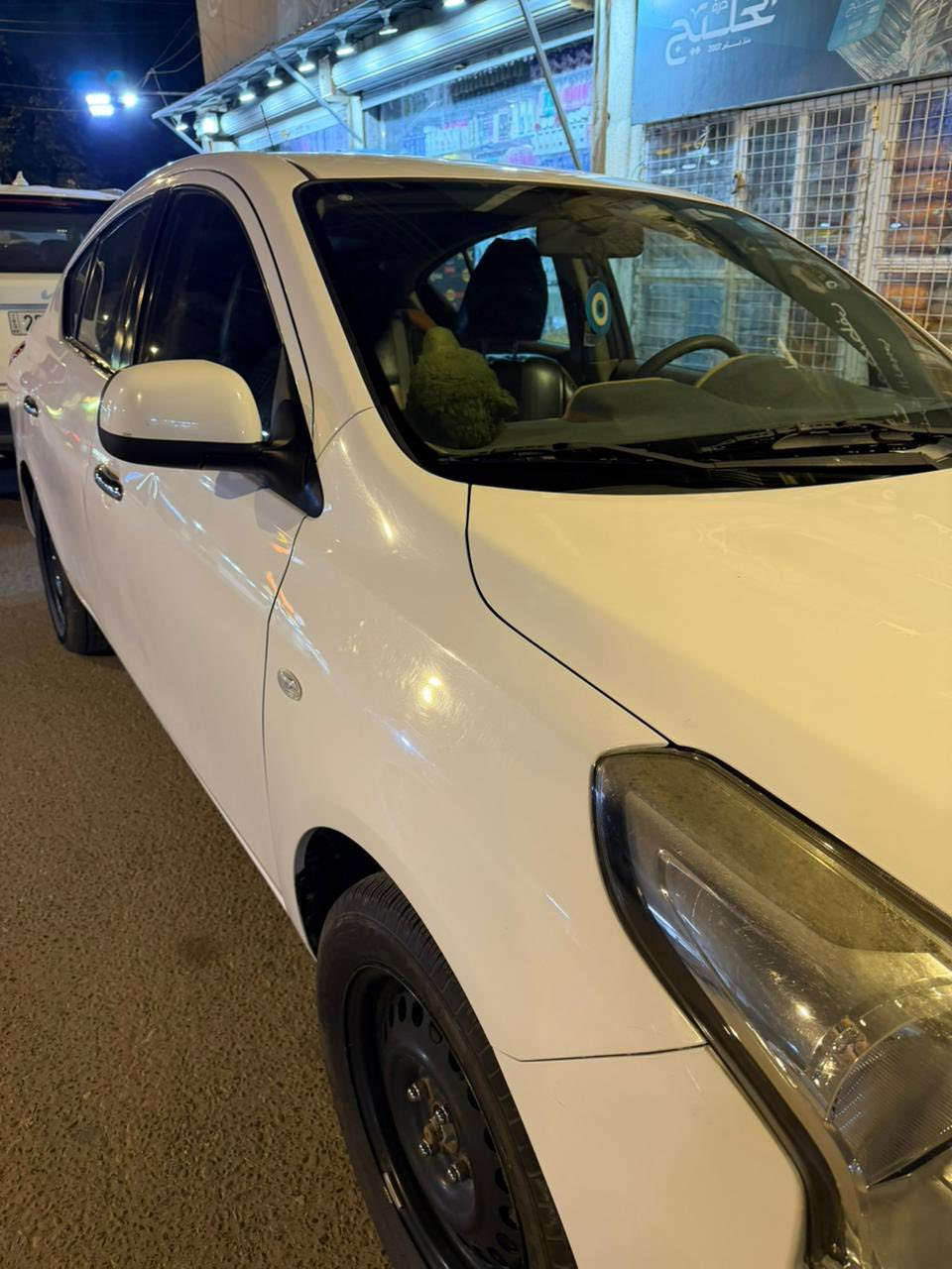 السلام عليكم نيسان هندي مديل 2022 السياره مكفوله من الصبغ بيهه بارد بل جملغ الخلفي وبيهه طخات شوف العين مكان السياره البصره *********** السعر 105 وبيهه مجال
