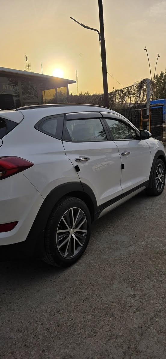 السلام عليكم للبيع فقط
توسان ٢٠١٧ خليجي فول مواصفات 
رقم بغداد بأسمي سيارة جديدة وجاهزة وعلى إيد وحدة
محرك ٢٠٠٠ دوش  
بيها صبغ بسيط موضح بالسونار اثر شخط مكفولة من الضربة 
مكانها جديدة الشط قريب الراشدية والحسينية 
سعرها ١٧٨ وبيها مجال بسيط 
***********
