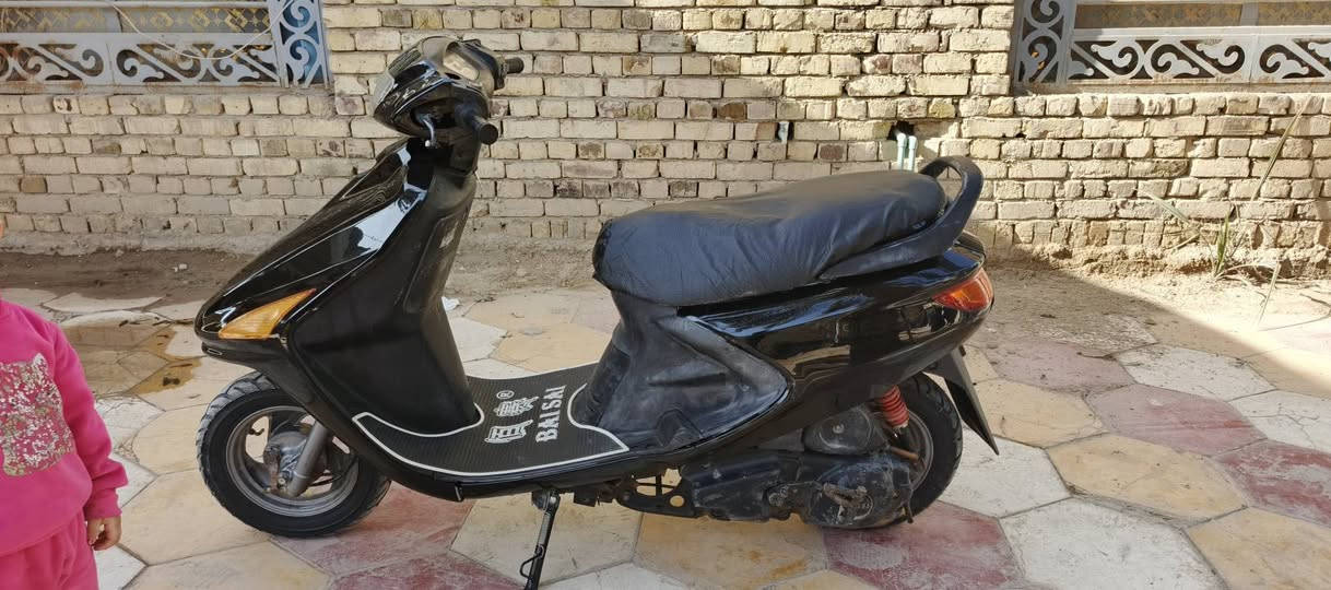 فراشه للبيع مكينه خرسه مفتوحه مره وحده كهربائيات كلها شغاله لايت اشاير بك لايت زوج تايرات نقصها باتري وسلف فقط السعر ب350 الشراي يتصل فقط ***********
