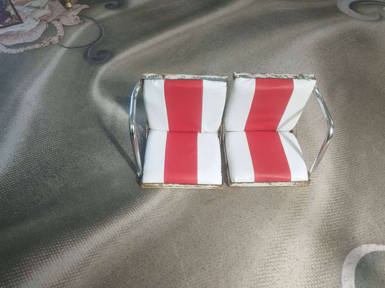 للبيع كراسي تفصال و  دوشمه جديده سعر خاص او يخابرني ***********
