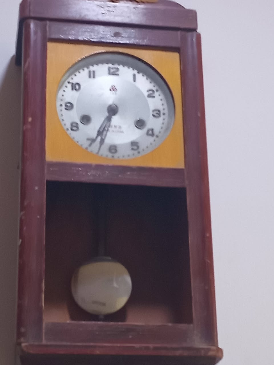 ساعتين جداريه للبيع يرايدلهن ادامه  عنواني بابل رقم الهاتف ***********
