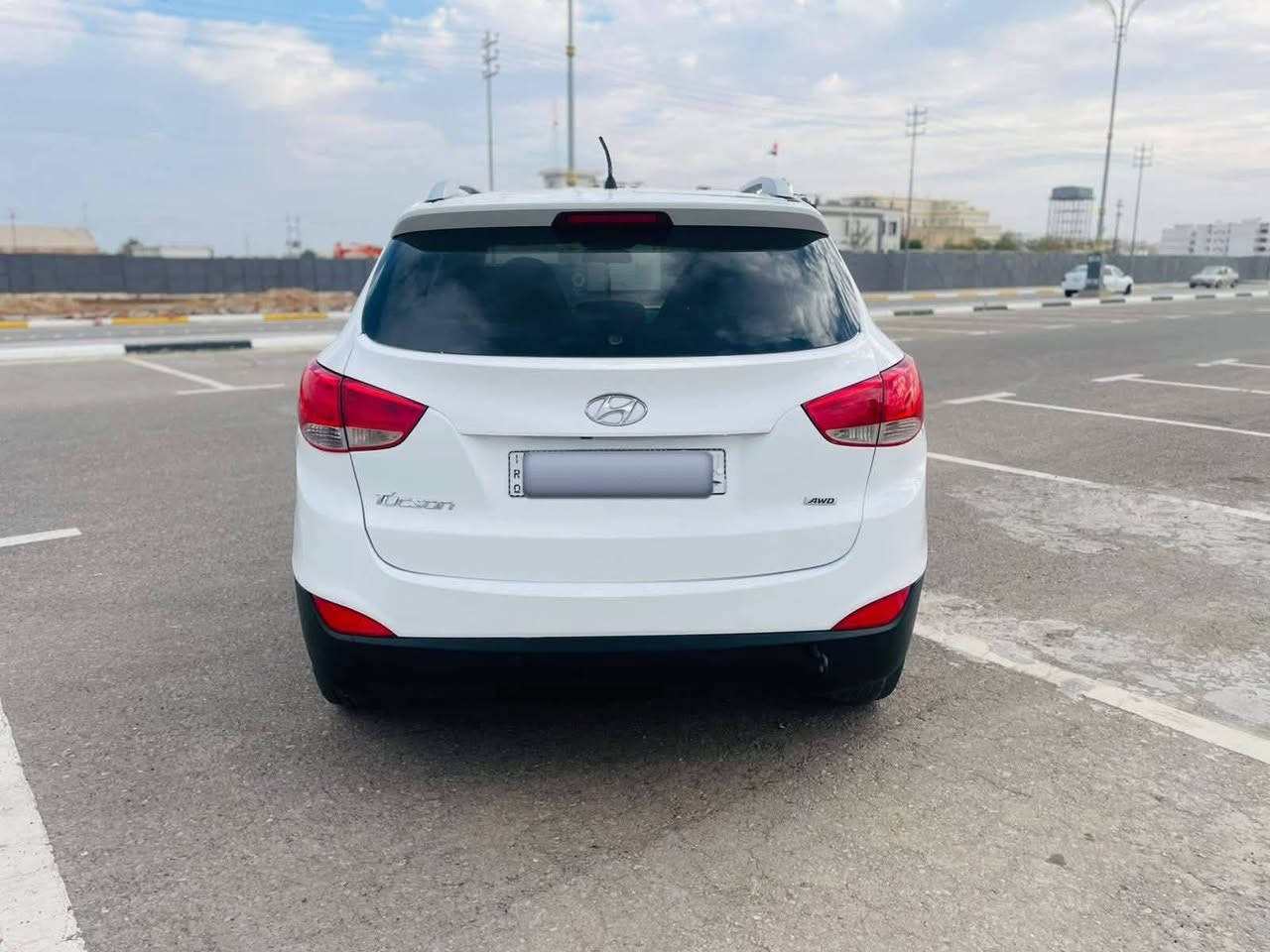 من رخصت الادمن للبيع هونداي توسان موديل 2015 خليجي 
ماشيه 157 الف  بيها جاملغ وبنيد بدون دواخل 
رقم أربيل دولي جديد
محرك 2000دوش السياره جديده وجاهزه من كلشي تبريد تدفئه 
حداديه تخم تاير 
السعر 140 وبيها مجال بصيط 
للاستفسار اتصل / ***********
*********** عنوان السياره صلاح الدين الدجيل
