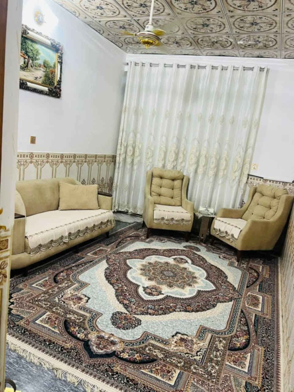 دار للبيع مساحه ١٠٠ متر نظيف  الأساس والسقف كونكريت غرفه سندويج فوك  مع خط مولده المكان شارع المطار الجديد خلف جوهرة العرب شارع العلويات الدار مقابيل العلويات منطقه وشارع كلش هادء اسال وشوف المنطقه   للعلم منطقة الكريشات  اول منطقه مشموله بل تطويب ترقيم بلدييه ترقم  مع مداور محكمه 48 بي مجال بسيط  الاتصال  ع الرقم ***********
