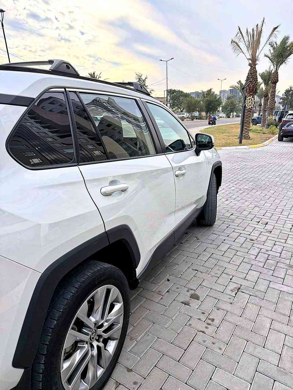 للبيع 
راف فور ابيض 
موديل 23
رقم بغداد 
امريكي xle premium 
فول مواصفات
بنزين
فتحه 
بصمه 
جلد 
رادار امامي وجانبي
صندوك كهرباء
وبعد بيه اهواي مواصفات 
حادث السياره 
جاملغ امامي فقط 
صور الحادث والسونار ناشره
مكاني 
بغداد العامريه 
السعر 228 $
الاتصال
***********
