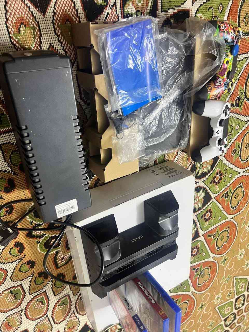 سلام عليكم بلي4 لبيع مع جميع ملحقات 300لف وبي مجال وتساب***********

