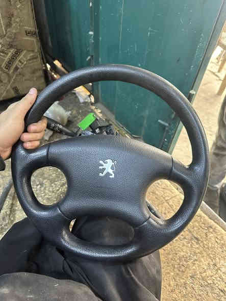 ادوات بيجو مشكل جميع الاحجام 

التفاصيل داخل الصور 

*********** 
توصيل سريع لجميع المحافظات
