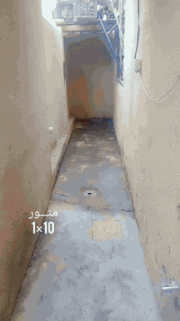 للبيع  دار سكني و يصلح حسينية كبيرة،  طابو سند 25 اصولي في [كربلاءالمقدسة/ قنطرة السلام/شارع عگد بليبل / طريق الزوار ]
- يبعد عن الامام الحسين عليه السلام  اقل من 2 كيلوا. 
- *المساحة  [150 متر مربع 10×15]
- *المواصفات:*
    5 غرف نوم + 4 حمامات مشتركة كبار + استقبال 4×8 + مطابخ عدد 2  4×5+ صالتين، بكل طابق صالة + حديقة 4×3 و گراج 3×4 + منور على عرض البيت. 
    - الطابق الثاني يشمل شقة مساحة 75 متر جاهزة ( محتويات البناء مذكور مع 👆 البيت )  .  ممكن تكون منفصلة على الشارع تحتاج فقط درج، وبابها موجود. و ممكن تبقى مفتوحة على باقي البيت. 

    - المزايا الإضافية: يبعد عن طريق الزوار 100 متر  ،بالاضافة الان تم البدء في تبليط الشارع(مشروع تبليط شارع عگد بليبل). 
بناء طابوگ درجة اولى  ، 
اغلب البيوت هي حسينيات.
خدمات متوفرة كاملة من: 
كهرباء بالباب و ميزانية دولة
ماء قوي يصعد بدون ماطور 
مجاري رئيسية خطين. 
و سيارات البلدية يومياً توصل لكل المنطقة. 
بئر ماء حلو بالحديقة. 
الفرع قريب منة جداً مشروع الحولي 60 متر الـ سيتم البدء بي  . 
- *للاستفسار* 
- ***********   ***********

ملاحظة:  البيت ينقصه فقط  تعديل الواجهة
للطابق الثاني غير ملبوخة.باقية على الطابوگ. 
اما الطابق الاول و  الداخل مرتب  .
