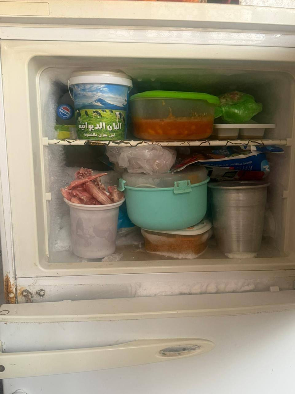 ثلاجه للبيع شغاله مبيها اي نقص 
***********
المكان حي العسكري لاول
