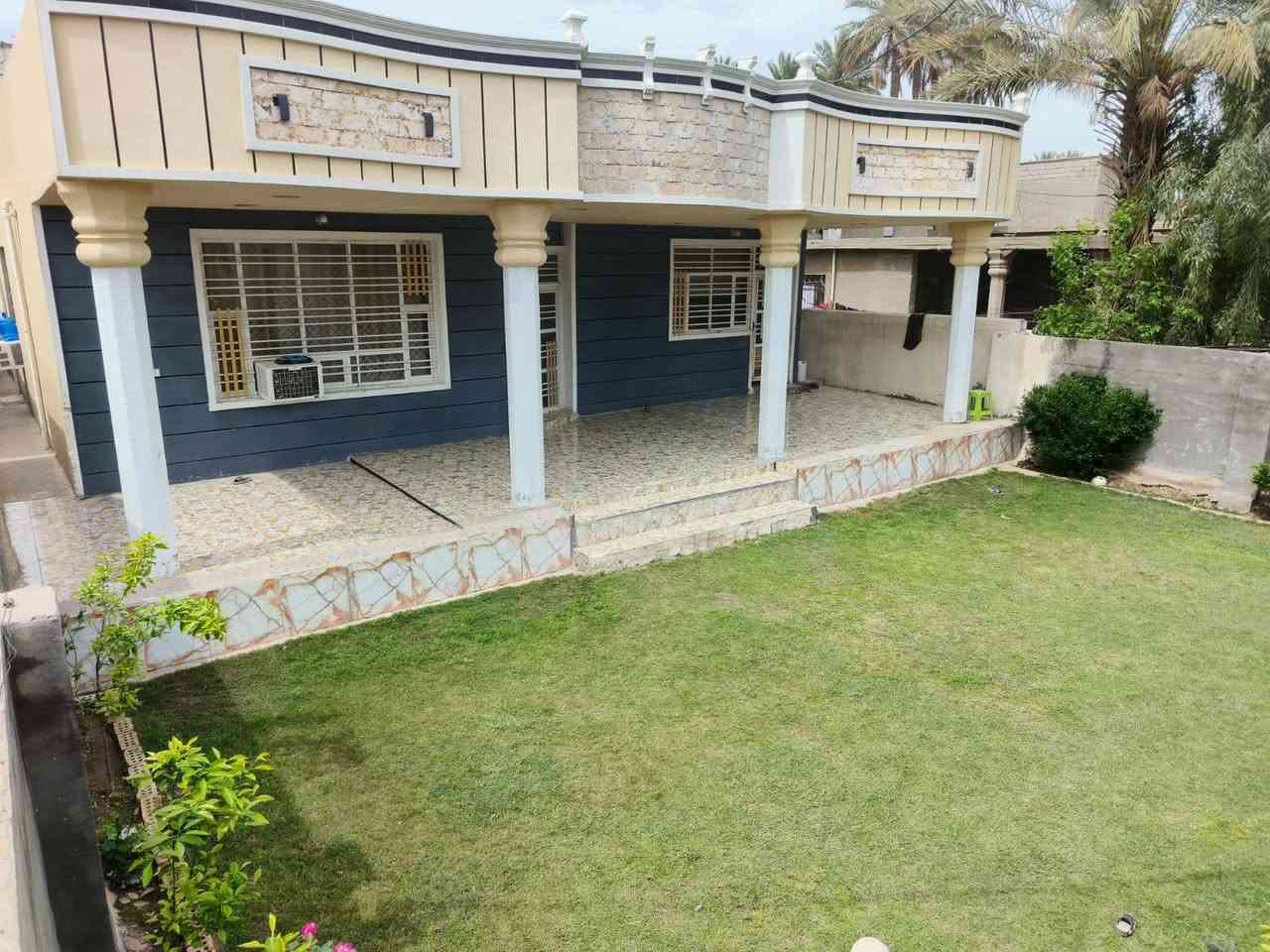 سلام عليكم مكتب اليزن للعقار
🏠بيت للبيع هورجب مساحة 500
مساحة البناء 265 م
طابقين بناء طابوق 
3 غرف نوم معى حديقة 
ماء كهرباء تبليط خدمات كاملة 
سند 25 قريب على المدارس يبعد عن المستوصف 5 دقائق 
سعر 200 و بي مجال 
الاتصال على رقم 
***********
