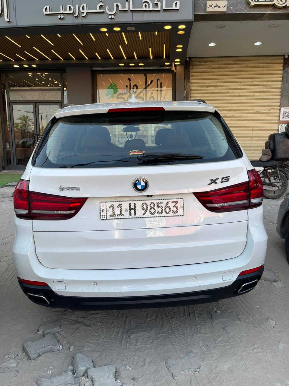 السللم عليكم.
سيارة BMW X5 2018 خليجية وكالة العروش لون ابيض مكفولة كفاله عامة عدا شبر صبغ بالبنيد وشبر بالچاملغ السيارة استلام من وكالة العروش ع ايد مالكها .
رقمها بغداد دولي جاهزة من كلشي حدادية وصدر وميكانيك وضمان گير ومحرك. 
مشيها 105 الف ك/م . 
سبب البيع.
شراء موديل احدث
للتواصل *********** بغداد, العراق
