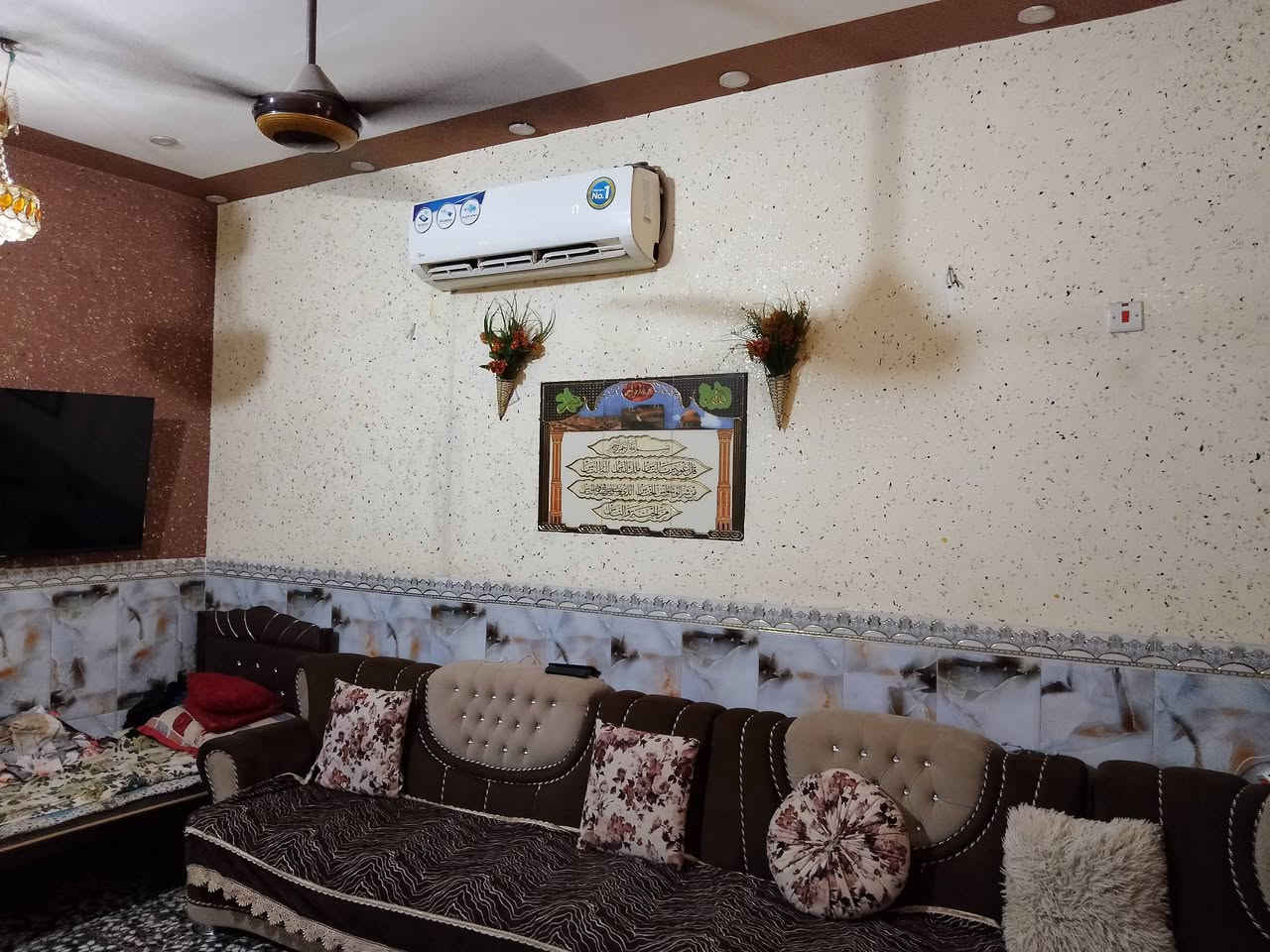بيت للبيع ملك زراعي سنه 25 المساحه 60 متر طابقين ركن عرض الفرع اربعه امتار سعر خاص وهذا وهذا رقم الموبايل ***********
