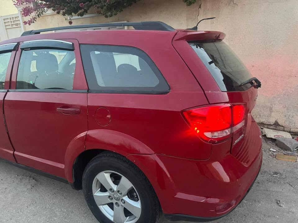 جورني موديل 12 رقم بغداد انكليزي وارد امريكي حادثها باب وجاملغ  وبيها مكانات  صبغ طخات وخياسات وصلحتها اكفلها من الكلبه ومن الكص ولعيب الشرعي ولباقي شوف العين  السياره مكينه سته اسرندر  وسبعه راكب  التبريد قطعه وحده  حداده جيده تبريد ثلج كبر ومكينه كفاله السياره جاهزه سعرها 94 وبيها مجال مكاني ناصريه سوق الشيوخ  الشراي يتصل ***********
