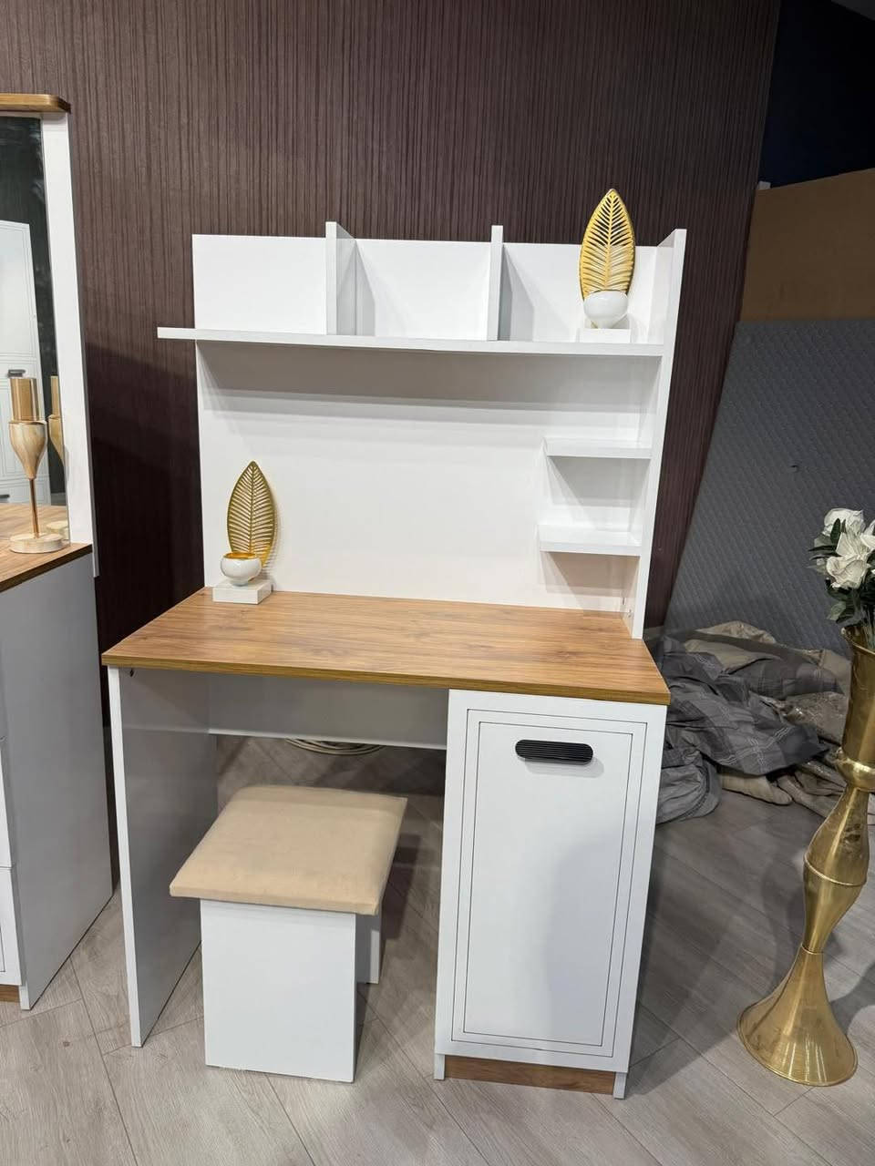 كاشان مول للاثاث المنزلي

شبابي 6 باب 
سرير جك ضهر بلوك شغل اصلي 
7 قطع 
يتوفر توصيل وشد الى كافة المحافظات 

***********
***********
