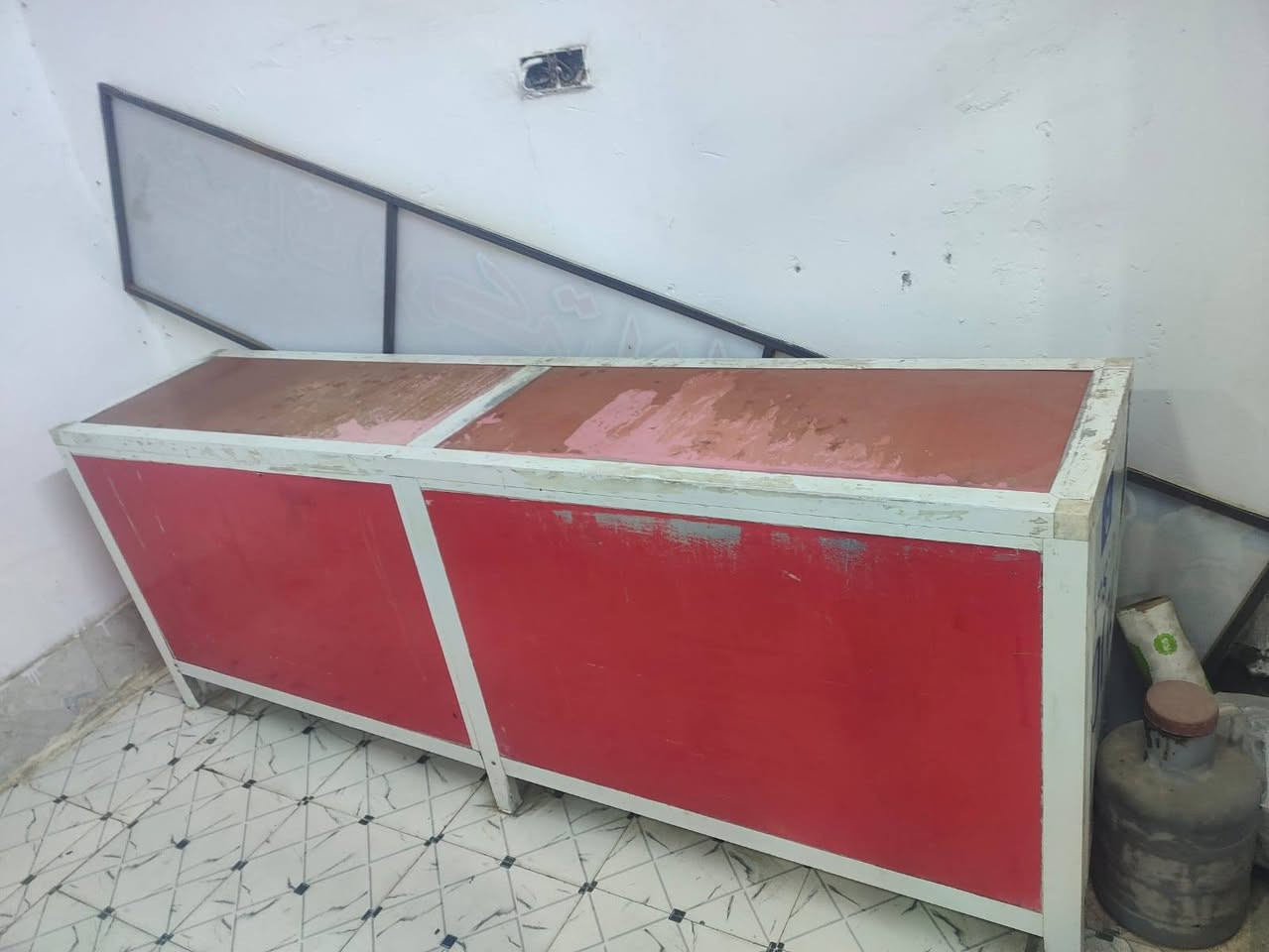 أغراض كافتريا لبيع مكانهم ناصريه الاسكان الصناعي
للاستفسار فقط على الرقم ***********
جام خانات 2
وجار وشواية 
دباب غاز 2
براد ومجمدة
مولد منزلي
شواية بركر
ميوزة وكراسي
مثرامة لحم
