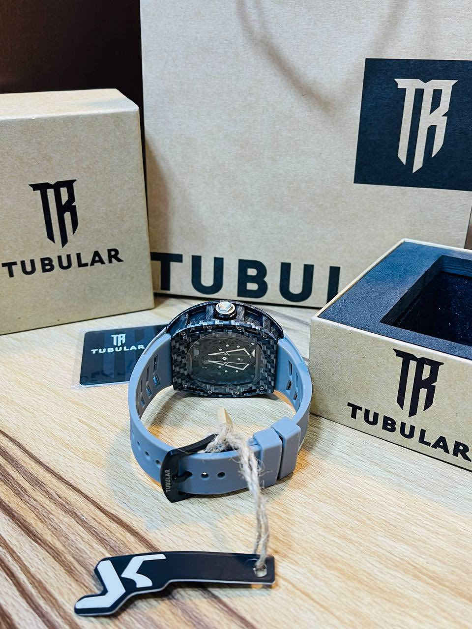 ساعة ماركة TUBULAR✅
- ساعة بتصميم رياضي فاخر 
- تعمل بمكينة اوتماتيكية
- مقاومة للماء 
- زجاج ضد الخدش 
- سير مطاطي مريح على اليد
- لامينوس قوي اميال و نقاط 

السعر : 40 ألف مع التوصيل 🚚
مع العلبة الاصلية و العلاكه


**إذا كنت صاحب هذا الإعلان وتريد حذفه لأي سبب، رجاءا أرسل رسالة إلى الدعم الفني**