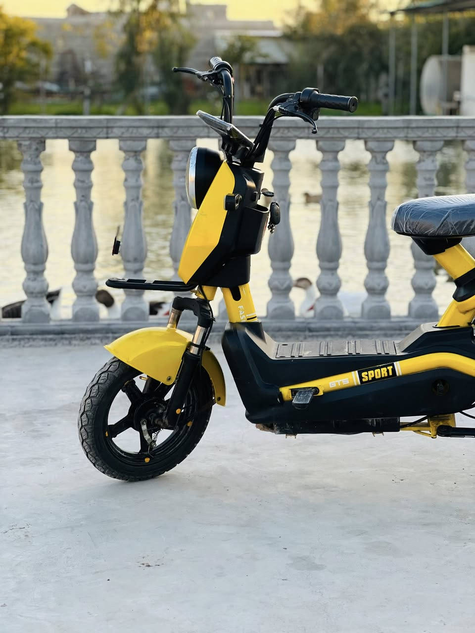 السلام عليكم دراجه شحن للبيع حجم 14 كهربائيات كلهه شغاله تشتغل بصمه واسويج  السعر 300 وبيهه مجال مكاني بغداد جسر ديالى جديد اتصال والاستفسار ***********
