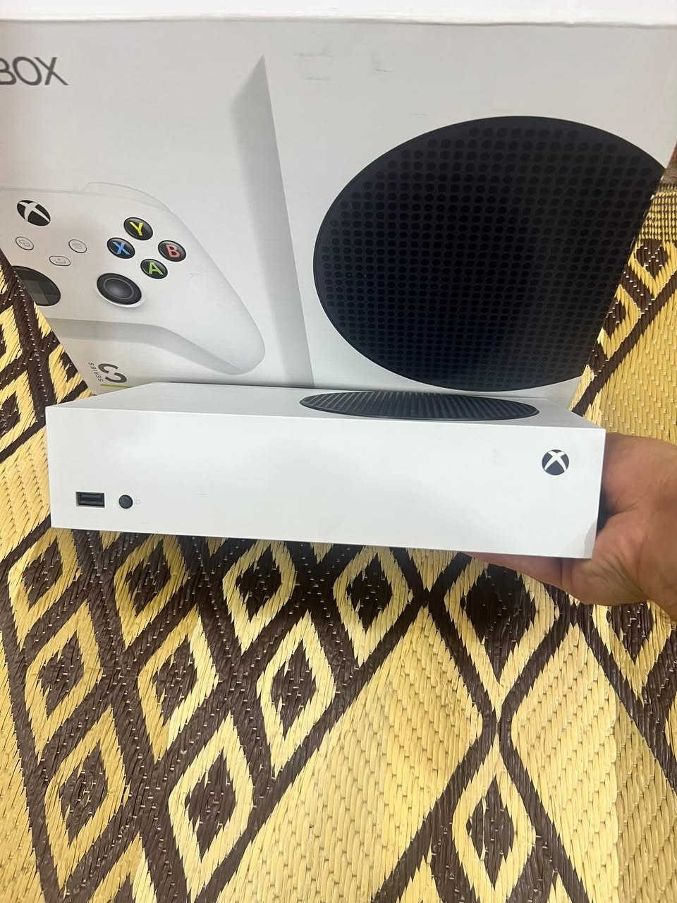 اكس بوكس سيريس إس نضيف لوك
512 GB 

***********

السعر 350
