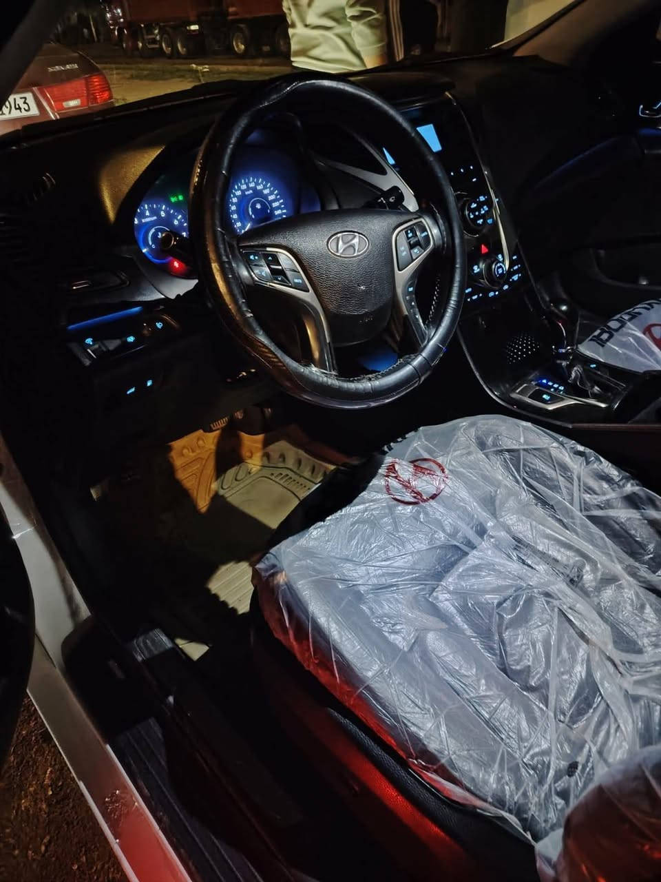 السلام عليكم ازيره موديل 2014 خليجي فول مواصفات رقم دولي مكينه v6 السياره جديده السعر 140 وبيه مجال  مكاني بابل محاويل رقم الهاتف / ***********
