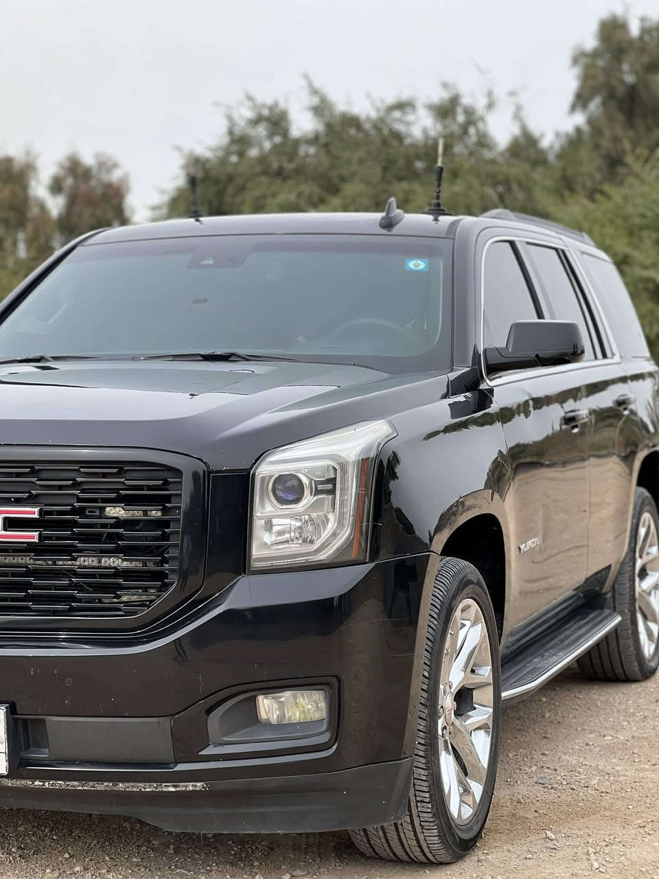 #المركبة   : جي ام سي يوكون اسود 2018 فئة SLT 
#الضرر     :  جاملغ امامي ايسر مع بنيد ودعامية مع البدنة 
#الرقم     :  السيارة حرة ورقم بغداد 

المواصفـــــــــــــــــات
✅جي ام سي يوكون اسود 2018 فئة SLT 
✅ محرك 8 سلندر 5300
✅ ويل كب اصلي حجم 22 اصلي مع طقم تاير #جديد  
✅ لايتات زينون عالي وواطئ اصل مع كشافات دعامية 
✅ بصمة للابواب الاربعة مع بصمة تشغيل مع تشغيل عن بعد
✅ قبق الجنطة كهربائي شفط مع بصمة للباب 
✅ مرايا جانبية شفط كهرباء مع اشارات داخل المرايا 
✅ المرايا حساسة وعاكسة للضوع العالي 
✅ حساسات الاجتياز الجانبية 
✅ حساسات امامي خلفي اصل 
✅ كاميرا خلفية اصل دوارة مع الستيرن 
✅ غرفة السيارة جلد اسود اصل 
✅ تحكم كهربائي متكامل للمقاعد الامامية مع ذاكرة كشن 
✅ تدفئة وتبريد للمقاعد الامامية 
✅ ستيرن كهربائي الحركة وسكليتر كهربائي الحركة 
✅ مقاعد وسطية متصلة 
✅ مقاعد خلفية كهربائية الحركة فتح وغلق 
✅ رادار امامي مانع للتصادم مع التنبيه مع كشن رجاج 
✅ شاشة داخلية كبيرة سلايد مع قاصة خزن 
✅ وباقي مواصفات اليوكون الغنية عن التعريف 
✅ عداد المسافة الحالي177الف ميل 
✅ حدادية جديدة كاملة تبديل اصلية مع فيت بمب اصلي وكالة 
- [ ] بيها ملاحظة صارت بيها رصعة باباب سايق
سعر 335
مكاني نجف الإشراف
***********
