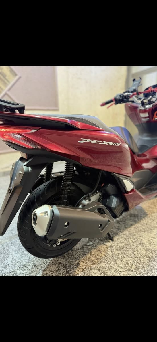 السلام وعليكم دراجهpcx مكينه 160cc جديده تدفئه يدات من الرمبه عله ايدي مكان بغداد 
***********
