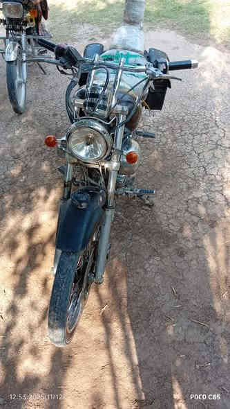 سلام عليكم دراجه هارلي 250 cc مراوس حسب القناعه الدراجه مكفول كير ؤمكينه شرط 1/2/3/ بطناش اوراق 5 بوجهك تترقم  شعندك مراوس نزل  ***********
