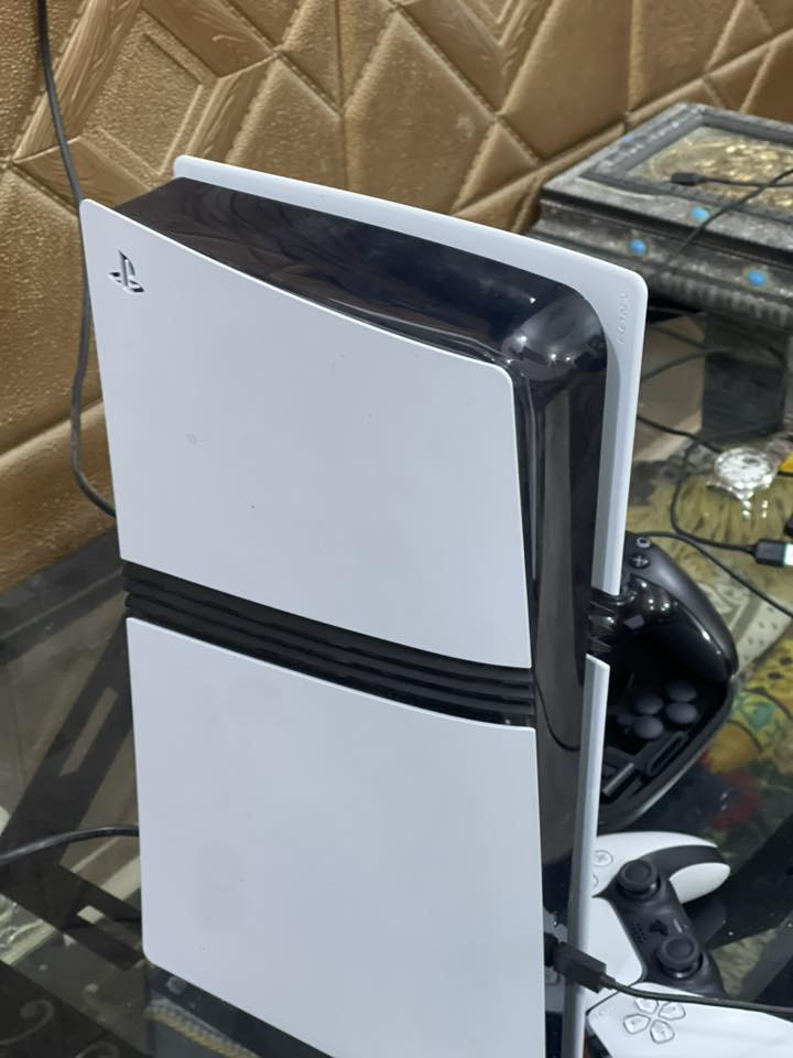 بلي 5 برو 2تيرا قبل شهر فتحته من الكارتون السعر مليون و١٠٠ قفل 
رقم الهاتف : *********** 
🏠البصرة - البراضعية
