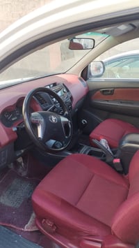 هايلوكس موديل 2014 رقم بغداد مكفوله بس حق شبر يم القفل الباب الخلفي با...