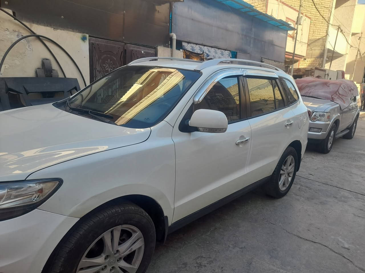 السلام عليكم 
للبيع 

سنتافيا 2010
وارد خليجي 
مكينه 3.5   V6

فتحه سقف 
كشنات كهرباء 
اشاير بالمري 
مري شفط 
تحكمات ستيرن 
تبريد 3 قطع 
حساسات خلفيه 
7 راكب 

 ((السيارة بيه 3 قطع صبغ فقط))
 (( رقم بغداد تحويل ثاني يوم ))

السعر:- 125 وبيه مجال 
مكانه:- بغداد الدولعي 
الرقم:- ***********
