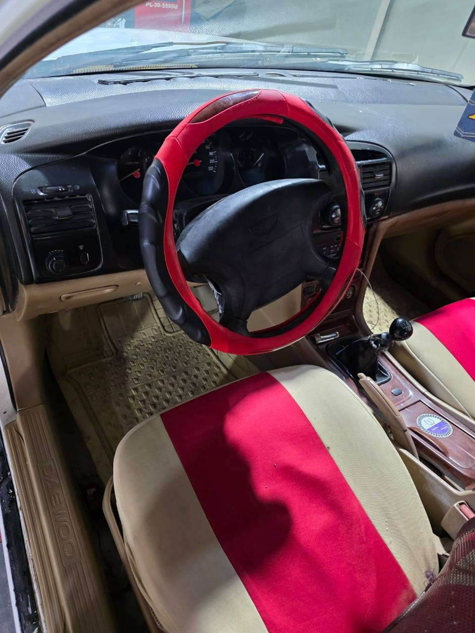 السلام عليكم.  دايو ماكنوس موديل 2000 
رقم بابل. انكليزي. سنوية 2030 حتى الهزة مساقطة 
كهرباء وظفيرة وقاعدة فيوزات منفوضة نفض من الدعامية للدعامية . 
لايت زنون.  شمعة زنون.  اشاير شغال. ستاب لايت. 
جام كهرباء 4 بيبان شغال. 
الداخل 3 الوان. صاجي. اسود. بيجي. 
دوشمة جديدة. كاعيات. تنتة جنطة. 
مكفولة من الكص أو شاصي 
التبريد شغال اخوان عوزة ربط واتوماتيك مال كمبريسر. 
تفتح الفان اذا مو اقوى من الاكسنت اخسرلك 
ويل 5. مال هايلوكس بيها. 
طبعاً صبغ عام السيارة كانت صفرة.  وصبغ جمالية. 
بيها باب نضربت عندي وبدلتة. وحتى الباب القديمة موجودة. 
اخوان السيارة نفض منفوضة. 
سيارة جاهزة وحلوة. 
السعر. 37 وبيها مجال 
للتواصل. واتساب. او اتصال.  ***********
