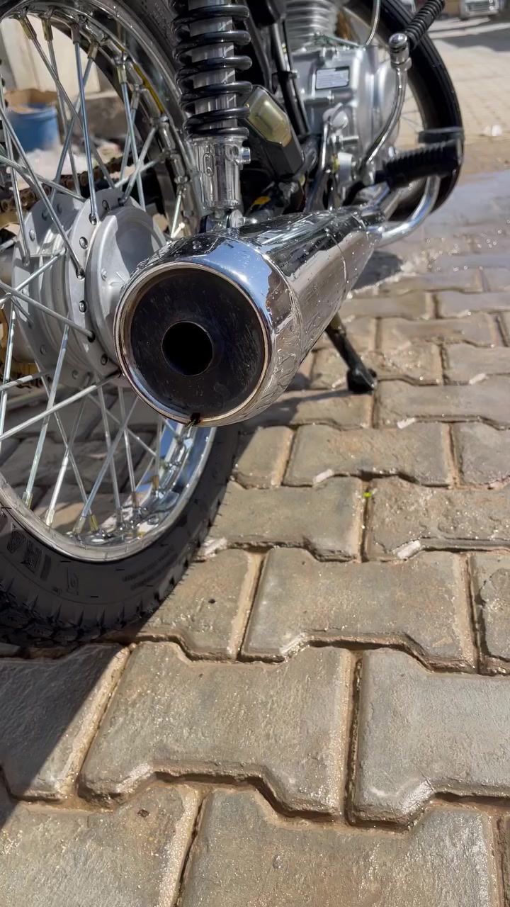 سلام عليكم اربع كير اوراق اصولي شاصي برفاز مديل ١٣ تعيمر جديد ٢٥صالهة شهر من معمرة السعر ٩٥٠ وبيه مجال حك الجية  وصفاحيات زرق 
الرقم *********** بس واتساب
العنوان الديوانية حي العسكري
