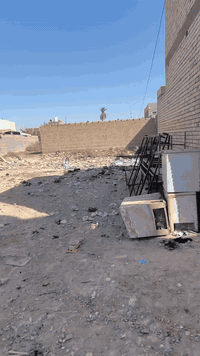 قطعة ارض للبيع مساحة 200متر طابو سند 25قرار محكمة خدمات ماء مجاري كهرباء مولد تبعد  عن الأمام الحسين 2كيلو طريق حلة كربلاء السعر مناسب وبلاش السعر 35مليون مآل بيع مستعجل العنوان كربلاء قنطرة السلام شارع البرج مقابل عامود 70طريق حلة كربلاء ***********
