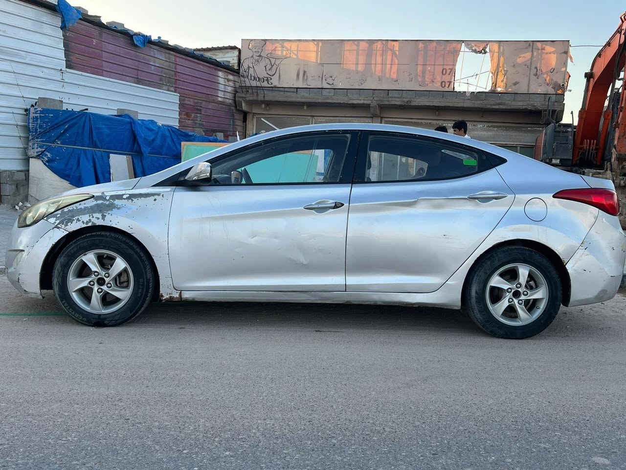 السلام عليكم 
الانترا أفانتي مديل 2012 للبيع للاستفسار الاتصال على الرقم *********** علما ان محرك السياره يبخر  سعرها ٧٠ والنضافة شوف العين
