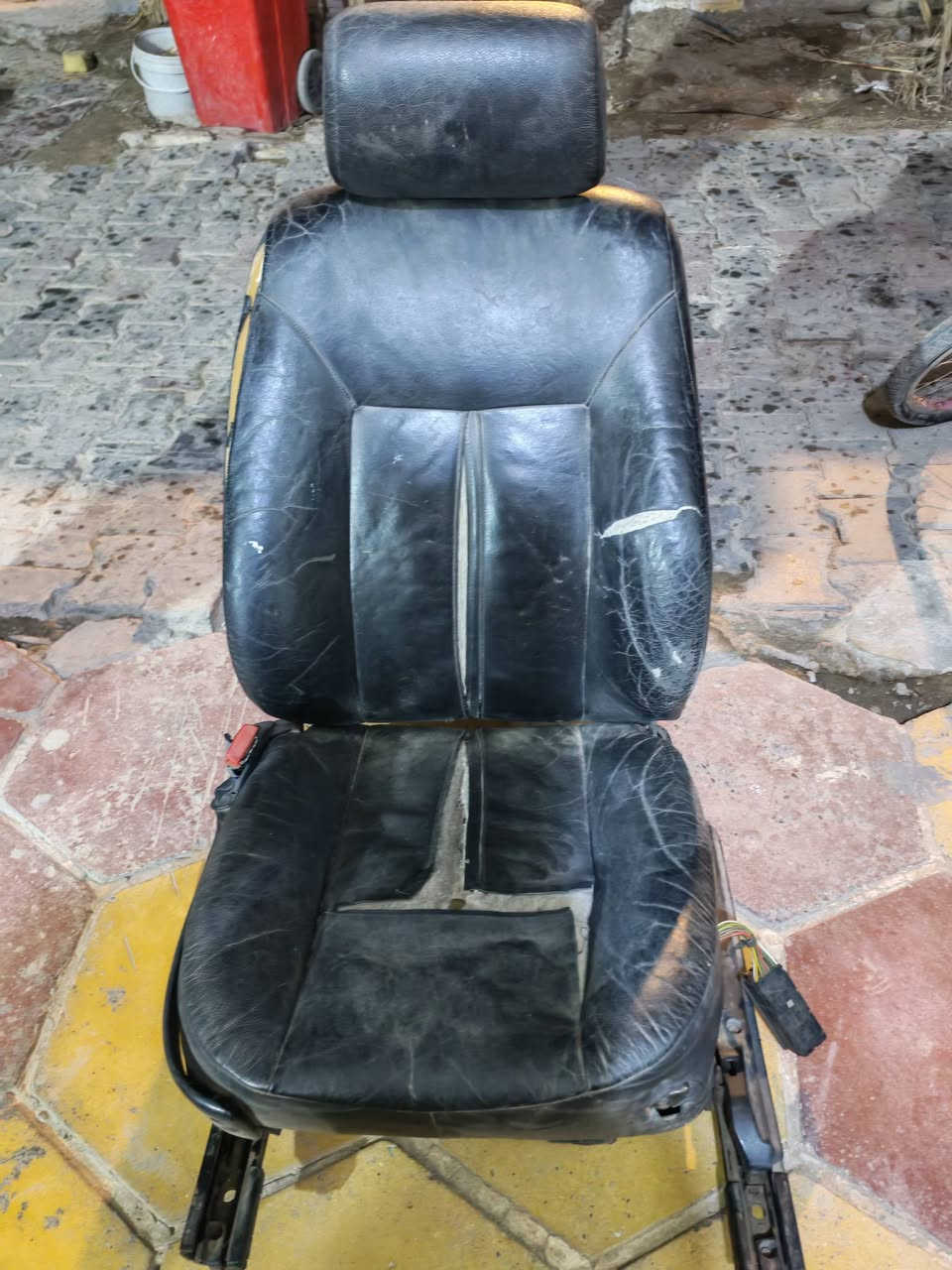 السلام عليكم شباب من بعد إذن الادمن
غرفة خفاش تحتاج دوشمة البطاين نظيفات جداً ميحتاجلهن شي مع سلايت حديد عاطل السعر ٣٥٠ و بيهن مجال للطيبين***********
