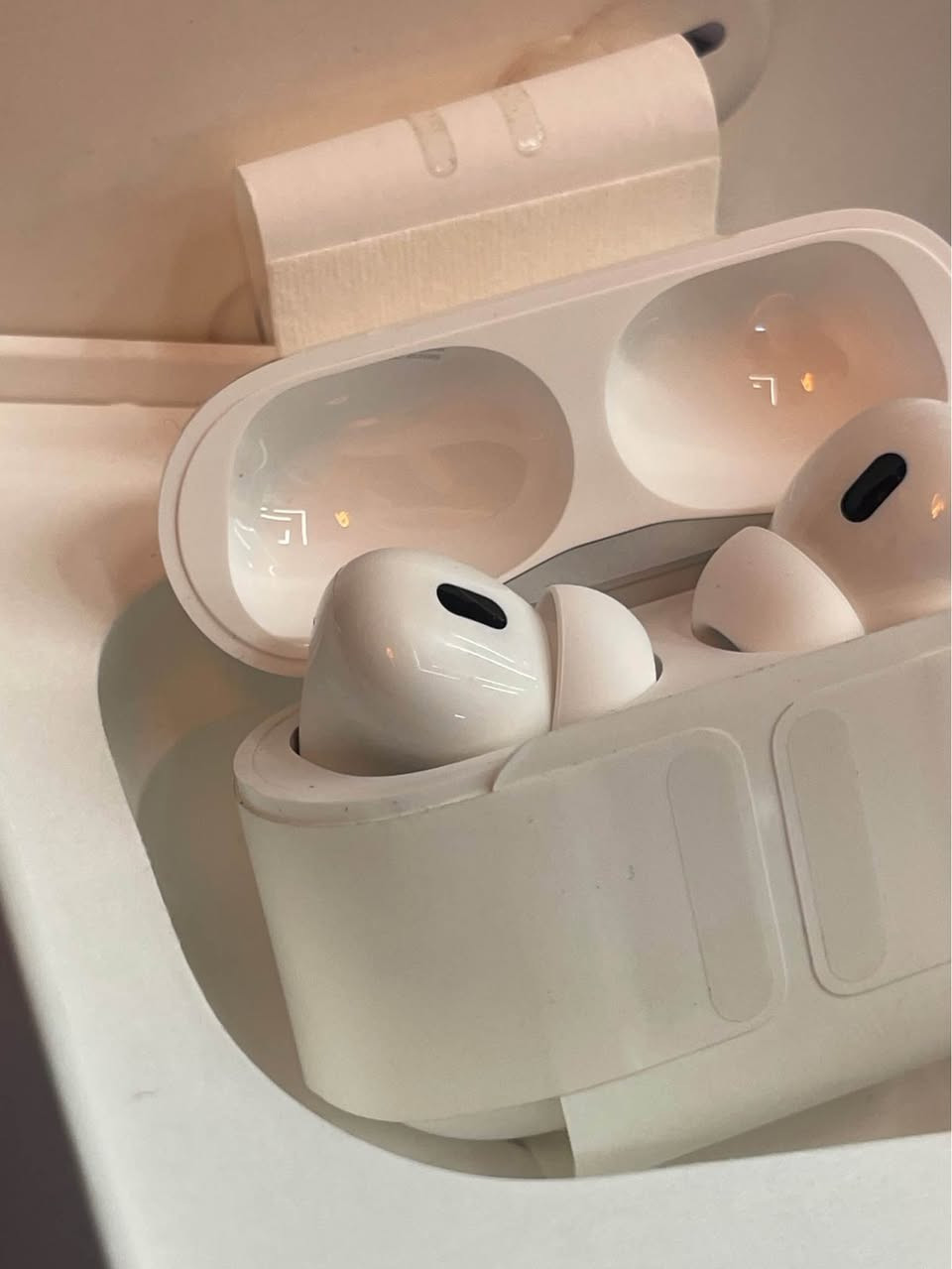 AirPods Pro 2nd Generation

زۆر کەم بە کارهاتوە  هەر نزیکەی ١٠ سەحات ئیشی کردیە 

نرخی 150$ مەجالی تێدایە أربيل, العراق


**إذا كنت صاحب هذا الإعلان وتريد حذفه لأي سبب، رجاءا أرسل رسالة إلى الدعم الفني**