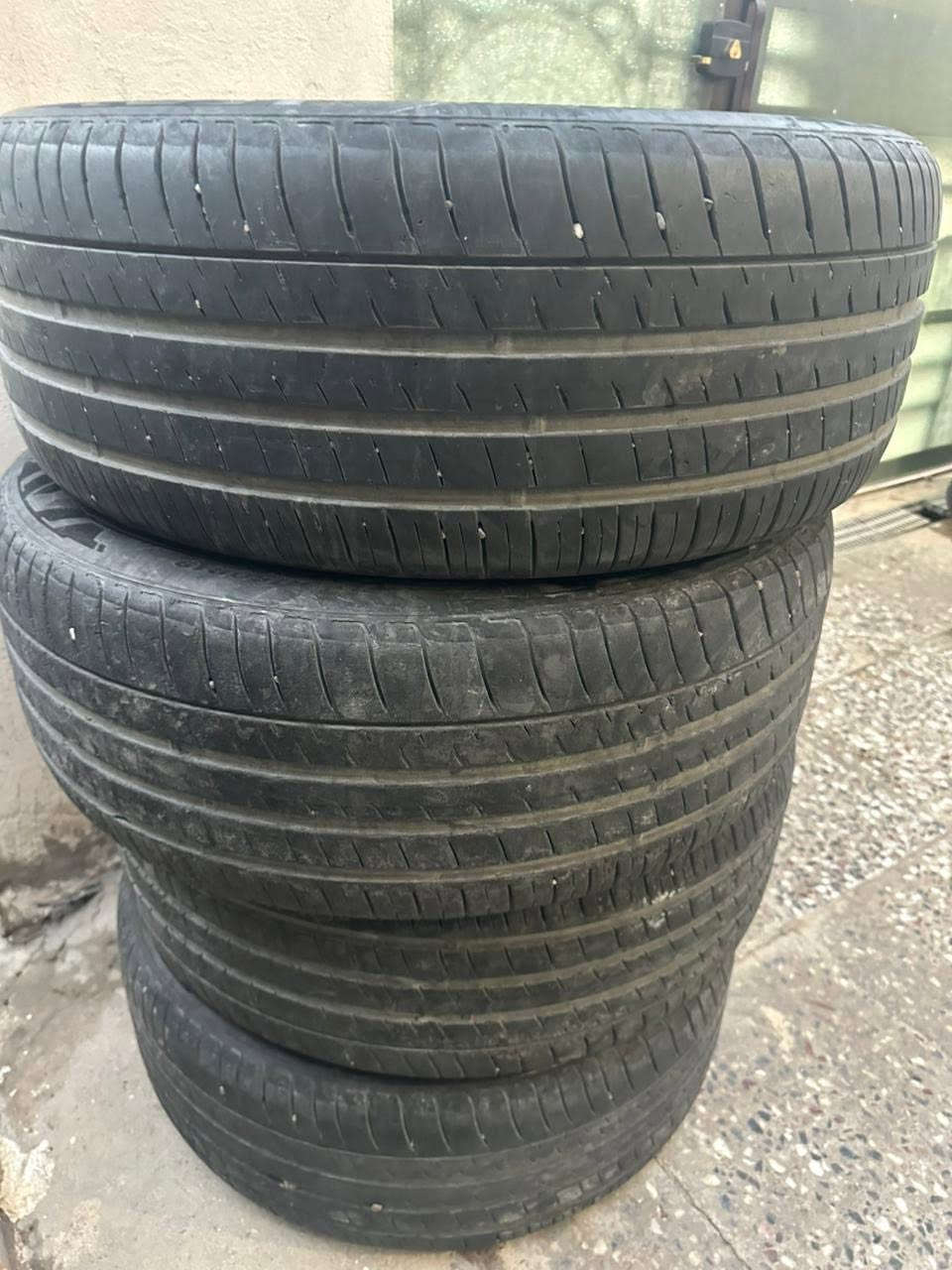 سلام عليكم
مستعمل تايرات سبورتج قياس 235/50 R19
قيم وأخذ مستعمل بس شرط ولا واحد طاك سيم 
بغداد حي التراث 
***********
