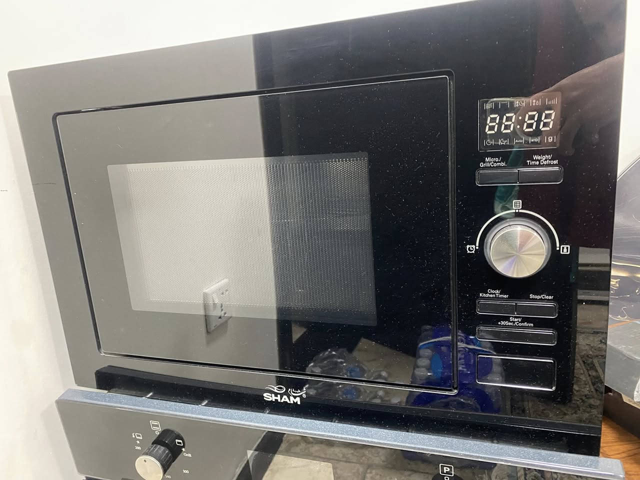 السلام عليكم مايكرو ويف وفرن بلتن داخل الكاونتر نظيفات جدا للبيع ب ٣٥٠  ***********
