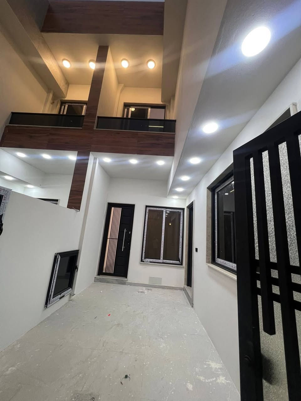 � #عروض #مكتب #الحارث #الحديث 🏡
📍 الموقع: الموصل – [حي-التعليم-العالي]
⚡مجمع-النور-خلف-المول-هيكل
📐 المساحة: [120-متر- واجهة-6]
🛏️ عدد الغرف: [4- غرف- نوم-طابقين ]
🛁 عدد الحمامات: [2- حمام ]
🍽️ مطبخ + صالة + كراج + سطح 
✨ المميزات:* سنة-البناء-2026
✅ موقع-جدأ-مميز-على-شارع-20
✅ صنف اللعقار -وصل-جمعية-النور
💸 السعر: [ يُذكر عند التواصل / او الاتصال ]
✨ -اكتب-كلمة-تم-وصلك-سعر
📞 للاستفسار والمعاينة اتصلوا بنا على الأرقام التالية:
***********
***********
📍 موقع المكتب سايدن التعليم العالي 
📍 الموصل – وقرب معمل أصب وتربيه رابعه
✨يرجه -متابعه -الصفحه-الصلكم-كل- مهواجديد
📌 نستقبل كافة العروضات داخل أحياء الموصل 

#عقارات_الموصل #دار_للبيع #الموصل #بيت_للبيع #مكتب_الحارث #الحديث   #فرصة_عقارية #الموصل
