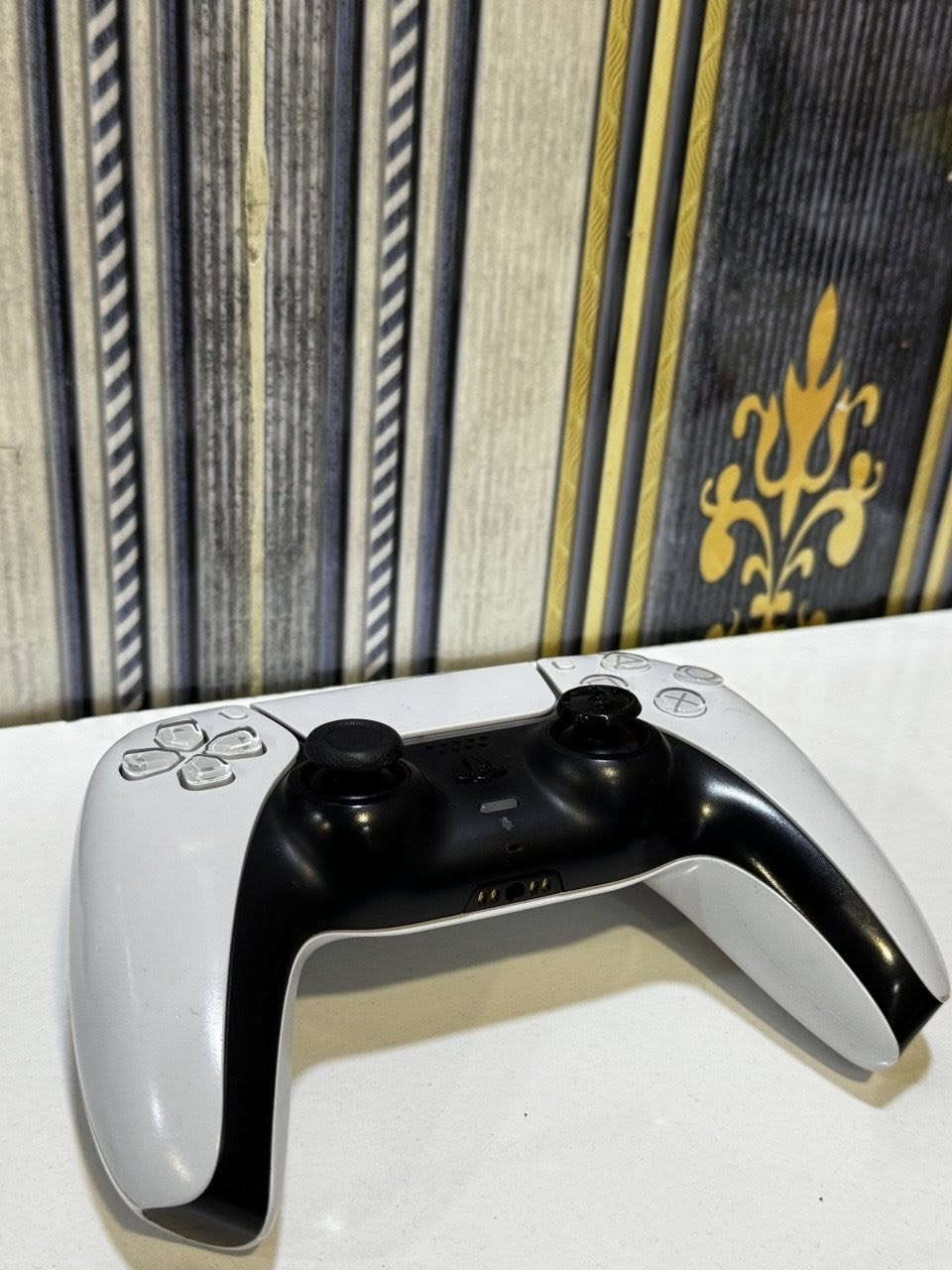 جويستك ps5 مع قاعدة شحن تدعم جويستكين
مستعمله قليل


**إذا كنت صاحب هذا الإعلان وتريد حذفه لأي سبب، رجاءا أرسل رسالة إلى الدعم الفني**