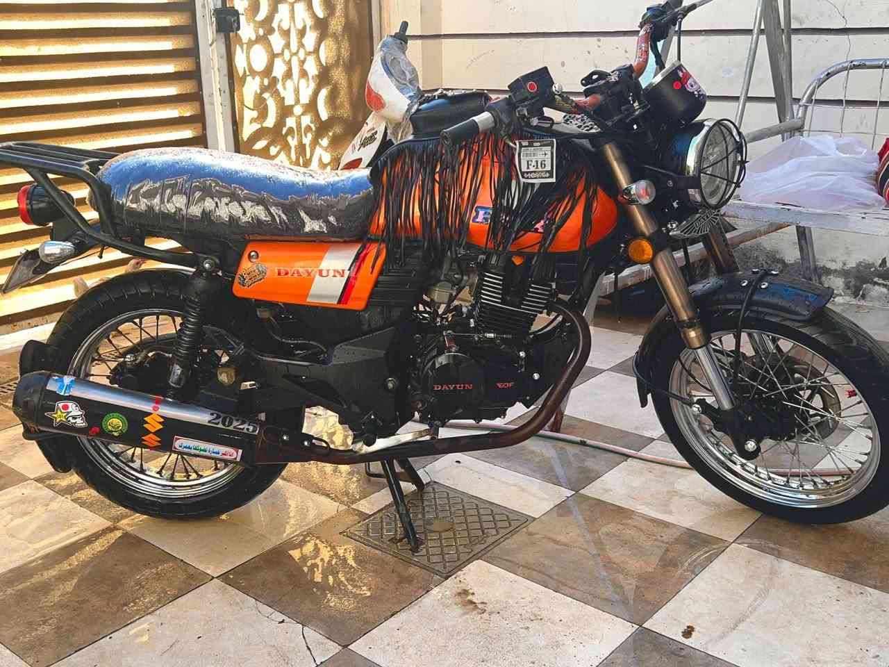 دايوان لاتي 
موديل ٢٢ ماشيه ١٥ الف
محرك 200 اخرس كفاله 
أوراق اصولي جاهزه لترقيم
سعر ١٤٥٠ وبيها مجال قليل
مكاني بابل مركز
***********
