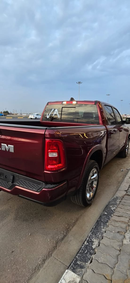 البيع نقد فقط بدون مراوس بدون اقساط 
اسم السيارة :  رام
 الفئة :  Lone Star
الموديل : 2025
عداد المسافة : 16000 ميل 
اللون : ماروني
المحرك  6 سلندر 3.600
اللوحة :  حرة بدون رقم تترقم جميع المحافظات
السعر :  350  
    حادث السيارة :  تقرير غرق فقط كفالة عامة
 سيد سيف  ***********   
الموقع : البصرة - حي المهندسين الشارع العام قرب محطة وقود الخليج
