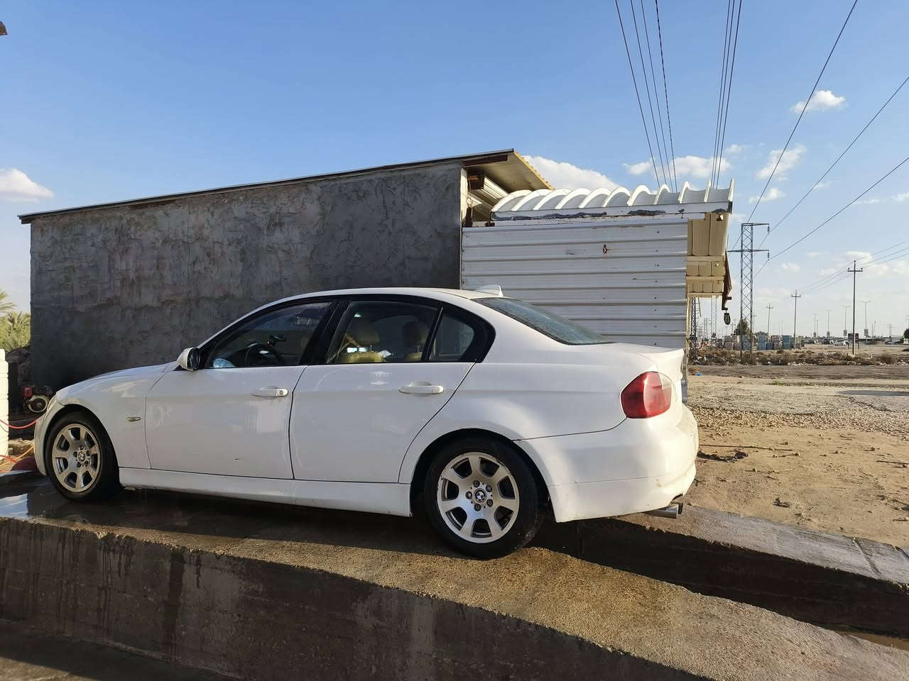 السلا عليكم للبيع  e90 2006 325i vt بيهة نواقص بسمي مكان بغداد مكينة 3.0  استفسار اكثر خاص 
رقم ***********
