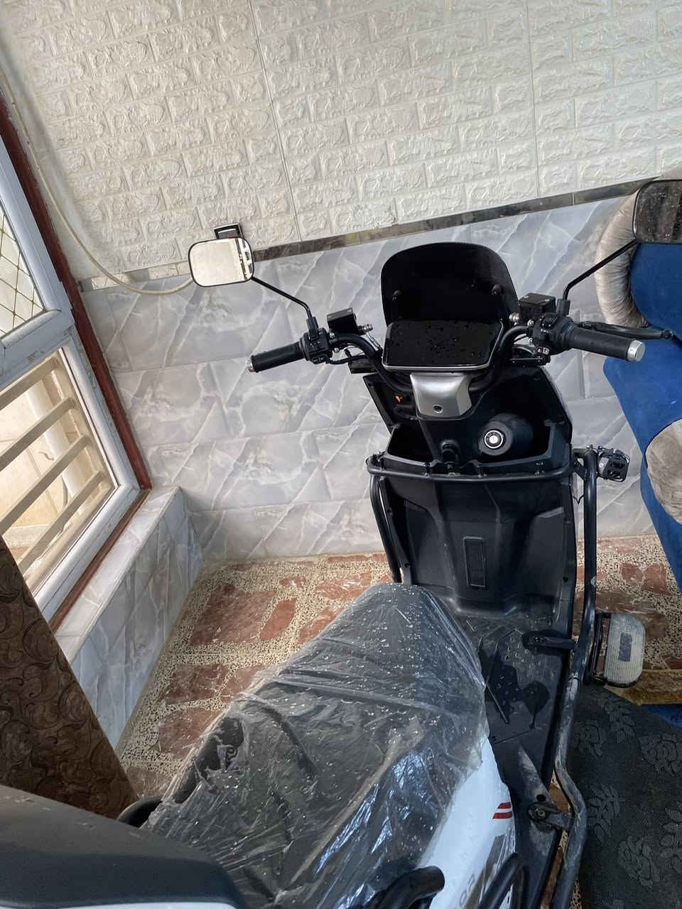 السلام عليكم دراجه شحن البيع كلش نضيفه جديده موديل 2026 بطاريه ليثيوم بصمه سويج فول شاشه سرعه 80 تمشي 75 كيلو متر اشاير لايتات عالي ناصي  بيها وصل ماخذها ب مليون و250 هسه اريدها ب مليون و100 وبيها مجال  للتواصل *********** مكاني بغداد البياع 📍
